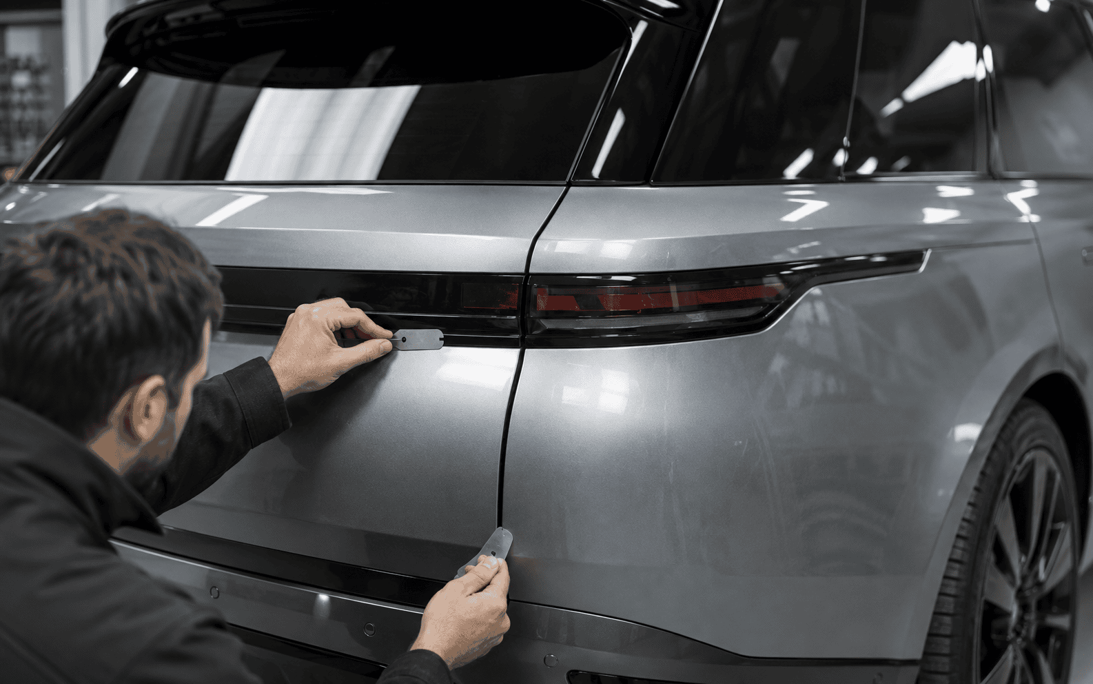 Luxury SUV panel alignment inspected with controlled gap and body-line references.